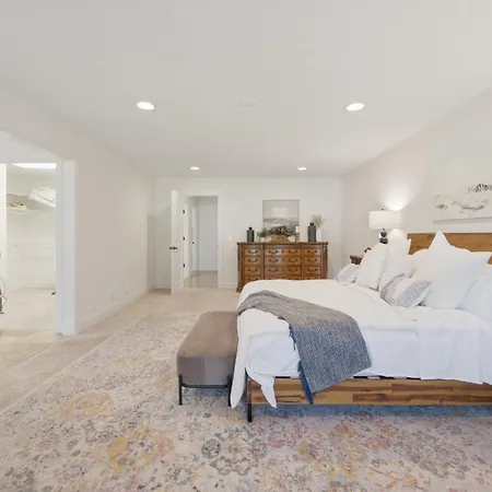 Unwind By The Fireplace In North *