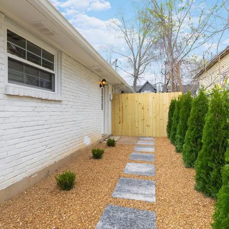 Holiday home With Fenced In Yard And Firepit, Walk To Coffee And Food