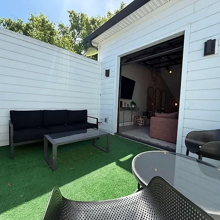 Holiday home 2 Units Sleeps 24 Nashville's Location *