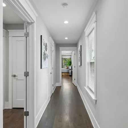 In Style Spacious Nash Near Broadway Holiday home *