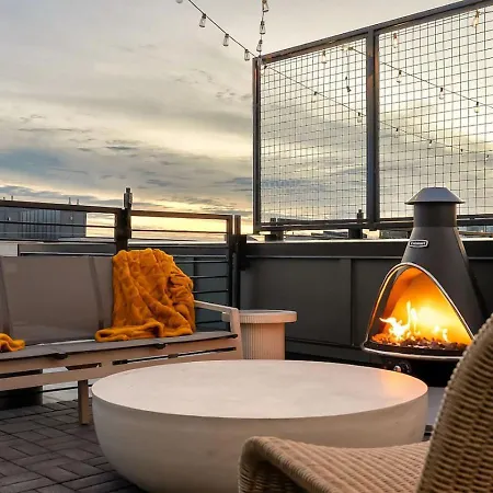 Elegant With Downtown Views Rooftop Hot Tub And Garage Holiday home *