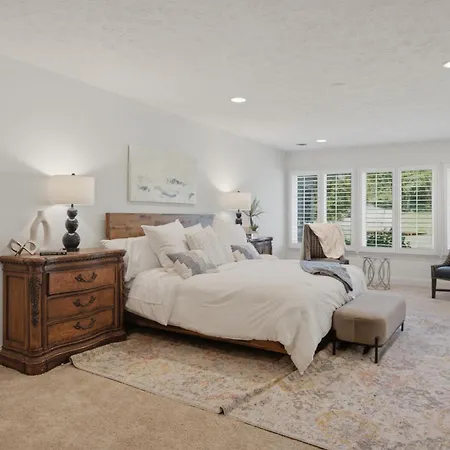 Unwind By The Fireplace In North Holiday home