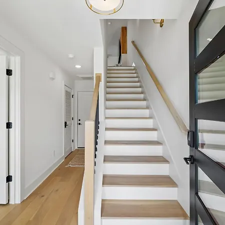 Holiday home Fancy Townhouse With Rooftop Hot Tub & Fireplace