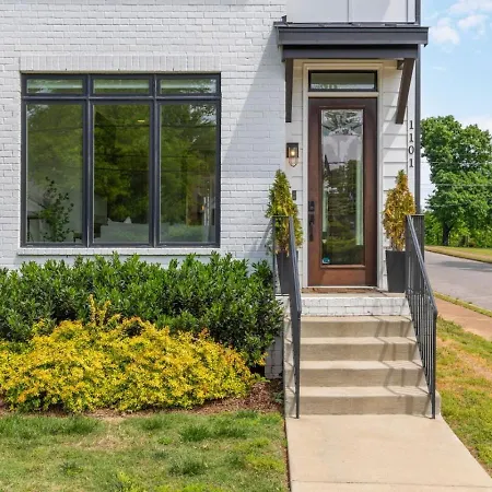 Holiday home House With Rooftop Patio, Next To A Park, 3 Miles To Downtown *