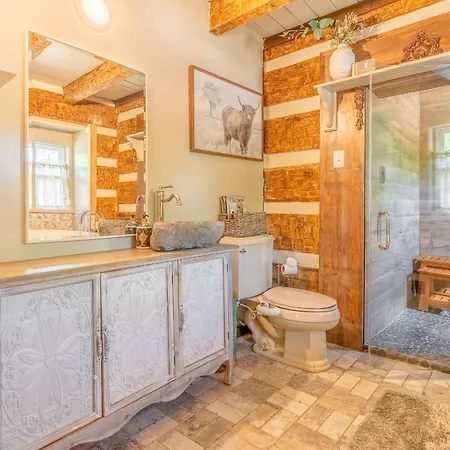 The Magic Cottage- Artsy Escape With Hot Tub & Charm Holiday home *