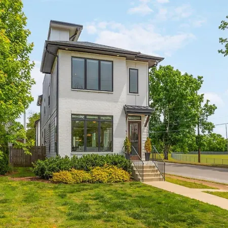 Holiday home House With Rooftop Patio, Next To A Park, 3 Miles To Downtown Nashville