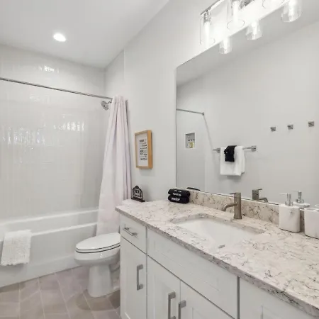 Downtown Hangout With Hot Tub Holiday home