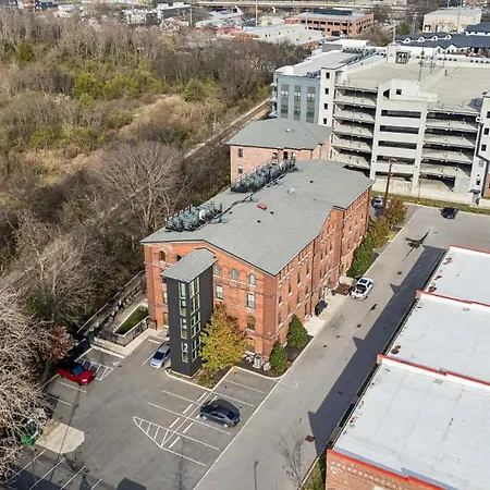 Luxury 2br Midtown Near Broadway & Pool Holiday home Nashville
