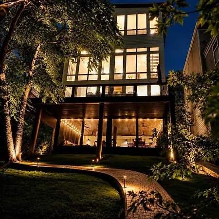 The Songwriter's Mansion Rooftop & Skyline Views Holiday home