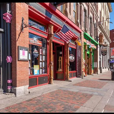 Old School Cool 3br Minutes To Downtown Nashville