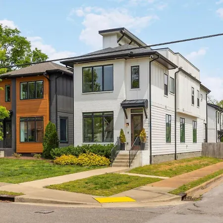 Holiday home House With Rooftop Patio, Next To A Park, 3 Miles To Downtown *