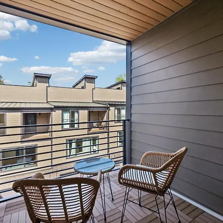 Fancy Townhouse With Rooftop Hot Tub & Fireplace Holiday home *