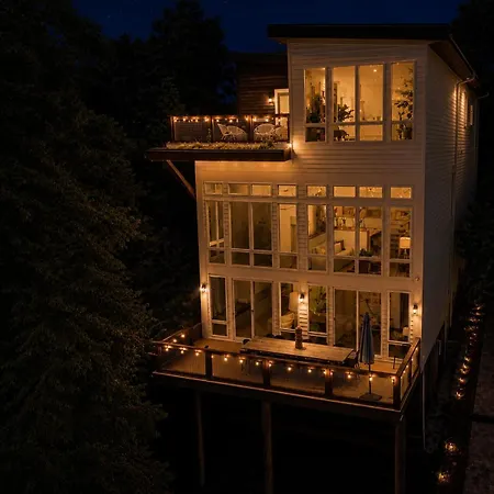 Holiday home The Songwriter's Mansion Rooftop & Skyline Views