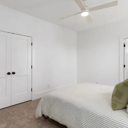 12 South With Rooftop Sauna, Wet Bar, And Two Car Garage Holiday home