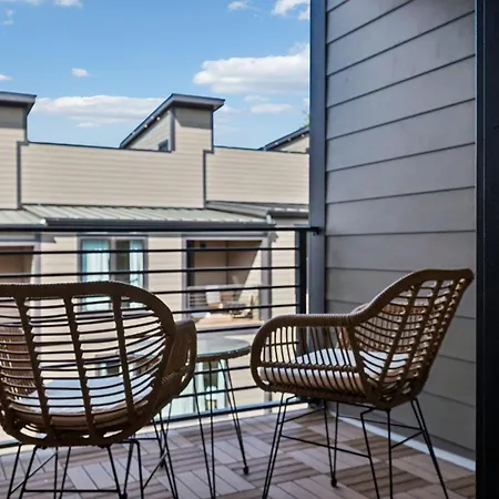 Fancy Townhouse With Rooftop Hot Tub & Fireplace *