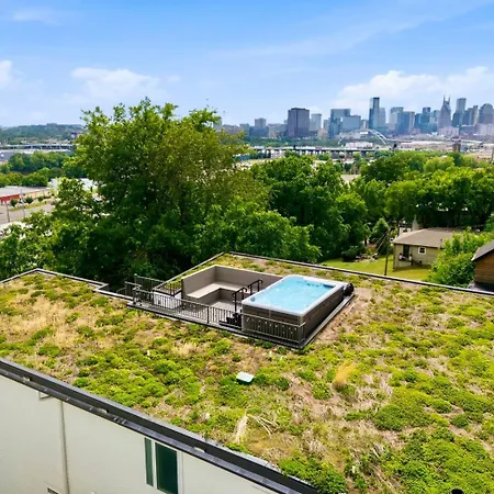The Songwriter's Mansion Rooftop & Skyline Views *