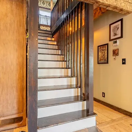 The Magic Cottage- Artsy Escape With Hot Tub & Charm