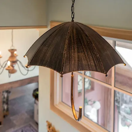The Magic Cottage- Artsy Escape With Hot Tub & Charm