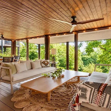 The Songwriter's Mansion Rooftop & Skyline Views *