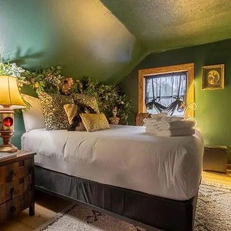 The Magic Cottage- Artsy Escape With Hot Tub & Charm Holiday home