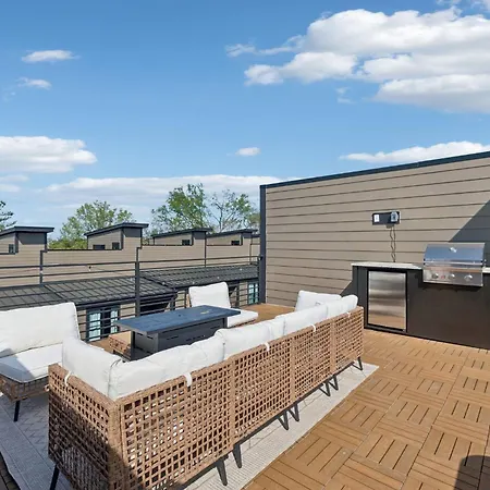 Fancy Townhouse With Rooftop Hot Tub & Fireplace *