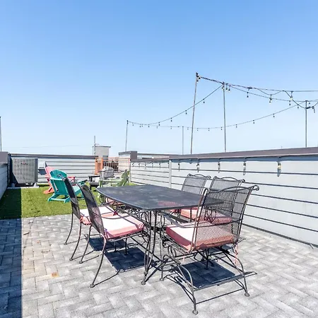 Skyline Sessions - Rooftop Views Near Downtown Holiday home