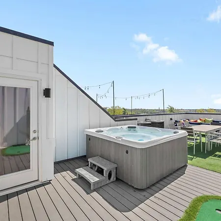Sounds Like Fun- Hot Tub & Rooftop Views Nashville