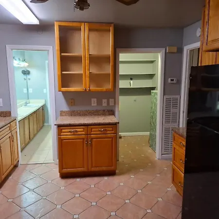 Old School Cool 3br Minutes To Downtown