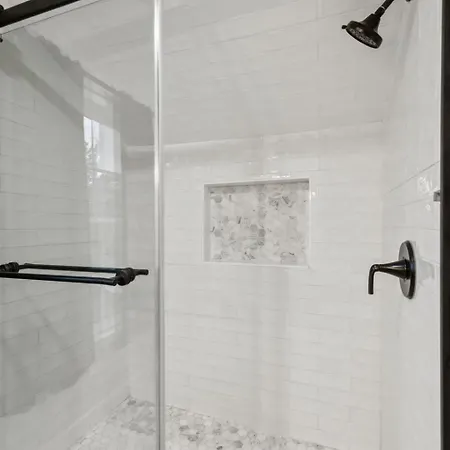 Speakeasy. East Nash. Hot Tub. Mins To Broadway Holiday home *