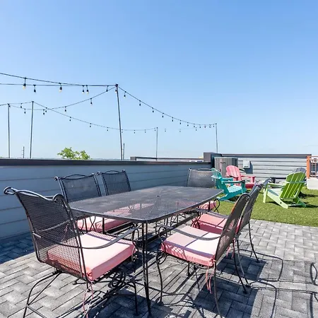 Skyline Sessions - Rooftop Views Near Downtown *