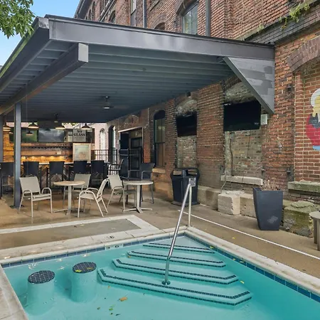 Luxury 2br Midtown Near Broadway & Pool