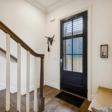 Holiday home Amazing Group Townhouse 7 Min To Broadway *