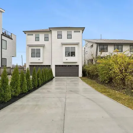 12 South With Rooftop Sauna, Wet Bar, And Two Car Garage Holiday home *