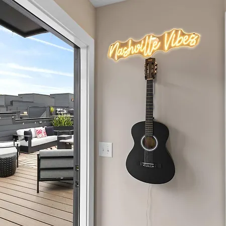Rooftop Oasis - Hot Tub Views Holiday home Nashville