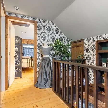 The Magic Cottage- Artsy Escape With Hot Tub & Charm *
