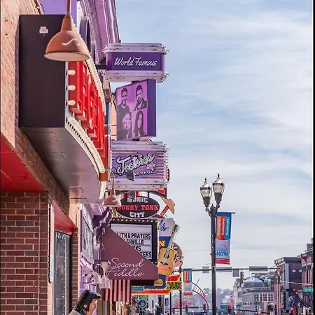 Old School Cool 3br Minutes To Downtown * Nashville