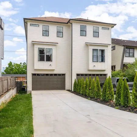 12 South With Rooftop Sauna, Wet Bar, And Two Car Garage Nashville