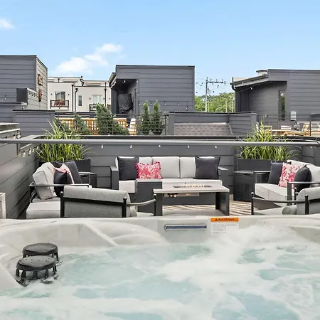Holiday home Rooftop Oasis - Hot Tub Views Nashville