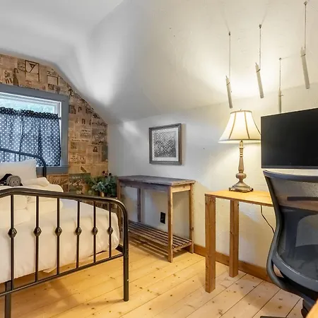 The Magic Cottage- Artsy Escape With Hot Tub & Charm