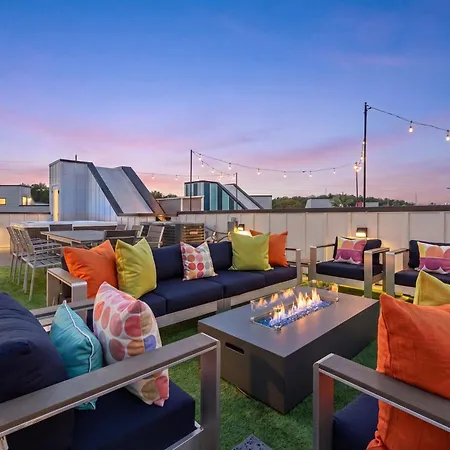 Sounds Like Fun- Hot Tub & Rooftop Views Nashville