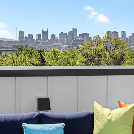Sounds Like Fun- Hot Tub & Rooftop Views Holiday home Nashville