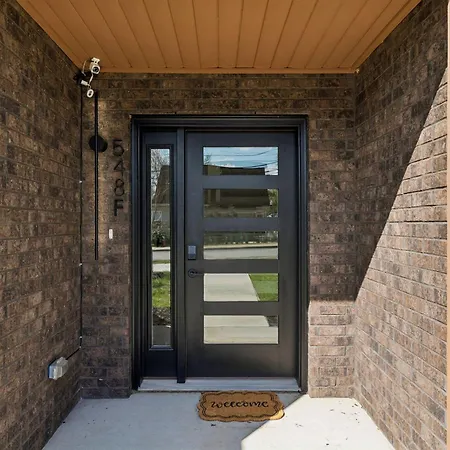 Fancy Townhouse With Rooftop Hot Tub & Fireplace Holiday home *