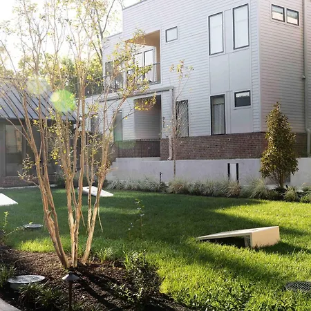 Holiday home Heated Pool + Hot Tub + Sauna • 7 Min To Broadway *