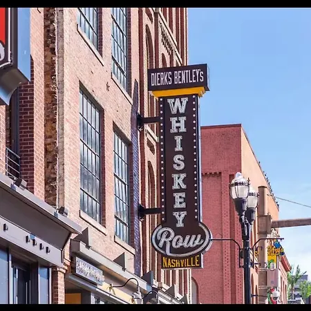 Old School Cool 3br Minutes To Downtown Holiday home