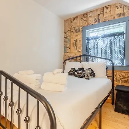 The Magic Cottage- Artsy Escape With Hot Tub & Charm