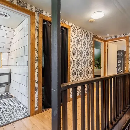 Holiday home The Magic Cottage- Artsy Escape With Hot Tub & Charm *