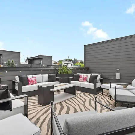 Rooftop Oasis - Hot Tub Views Holiday home Nashville