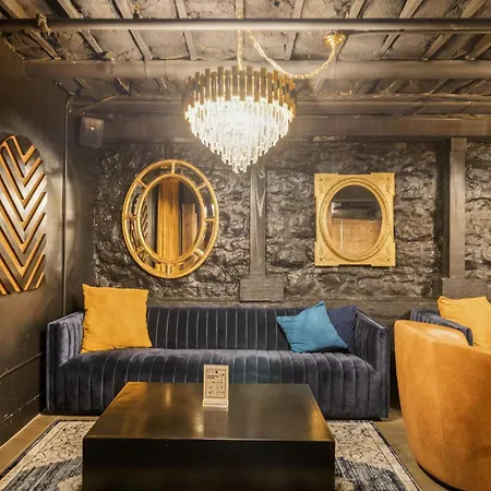 Luxury 2br Midtown Near Broadway & Pool Holiday home *