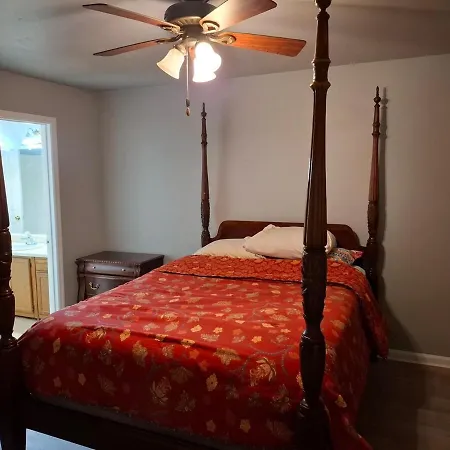 Old School Cool 3br Minutes To Downtown