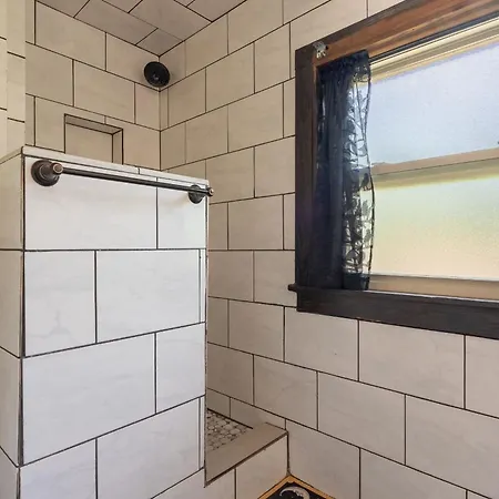 The Magic Cottage- Artsy Escape With Hot Tub & Charm Nashville